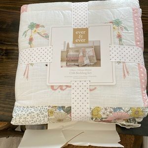 Ever & Ever Vibrant Blooms Crib Bedding Set NWT- tag torn as pictured